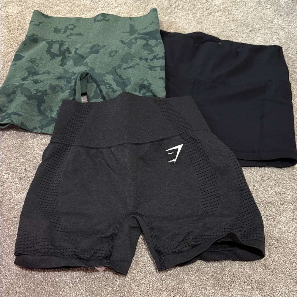 Gymshark High-Waist Black Seamless Workout Shorts lot - size S Women